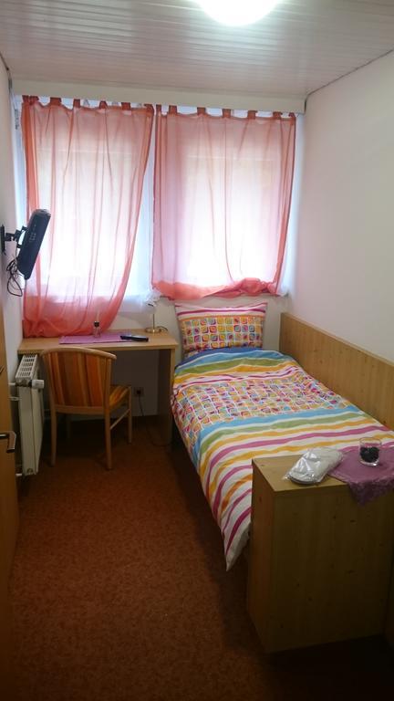 Gasthof Wilhelm Tell Fremdenzimmer Zirndorf Buitenkant foto
